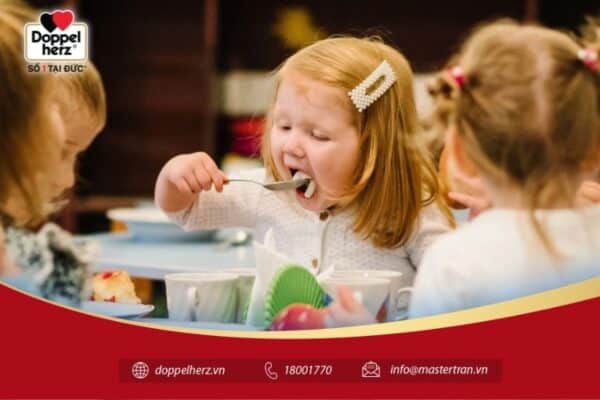 Bố mẹ có thể cho con sử dụng thêm Kinder Optima để bé ăn ngon miệng hơn