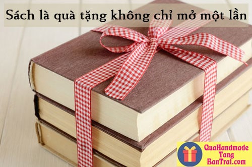 con trai thích được con gái tặng sách