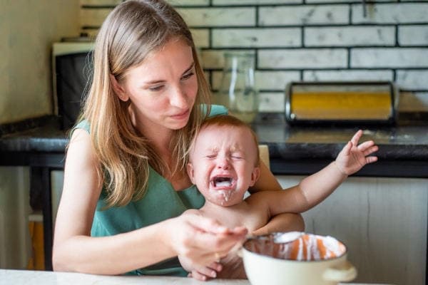 Bé biếng ăn do tâm lý