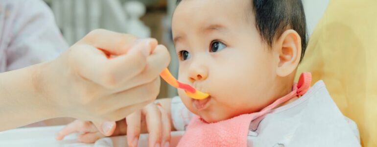 Mấy tháng cho trẻ ăn dặm là lý tưởng nhất mẹ biết chưa? - MarryBaby