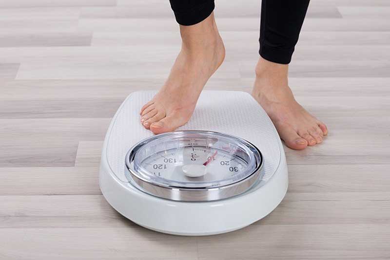 Số ký chuẩn cho cô gái 1m52 dao động từ 42.7 - 52.9 kg