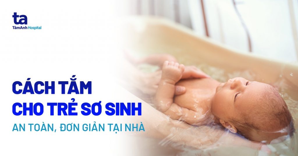 Tắm cho bé là khoảng thời gian gắn kết tình cảm của mẹ và bé